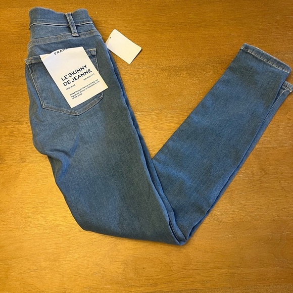 NWT FRAME Jeans - $218 retail 💙 - Picture 2 of 7